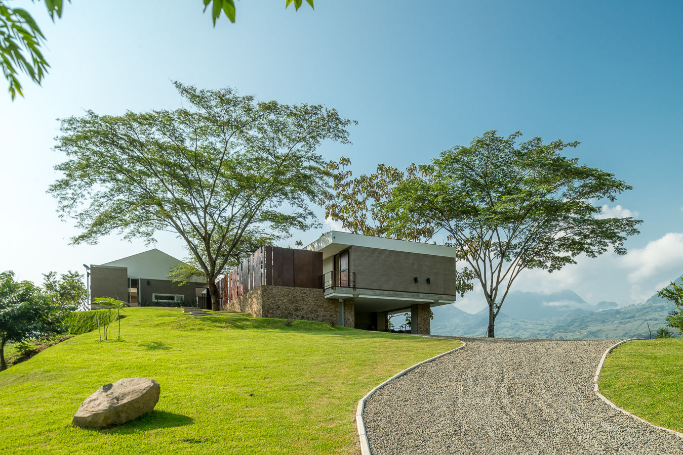 Casa La Siria, toroposada arquitectos sas toroposada arquitectos sas 트로피컬 주택