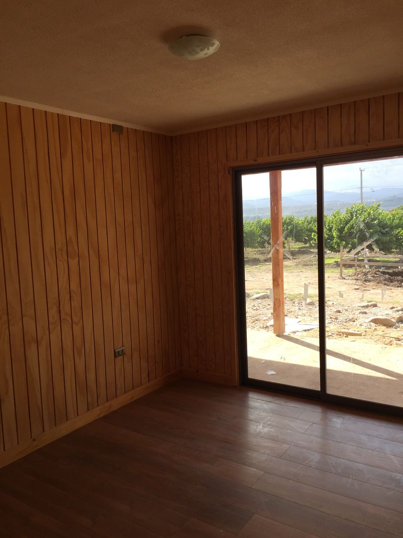 PROYECTO "OLIVARES-TUCHNER" CONSTRUCTORA RIO MAYER SPA Habitaciones de estilo rústico Madera Acabado en madera