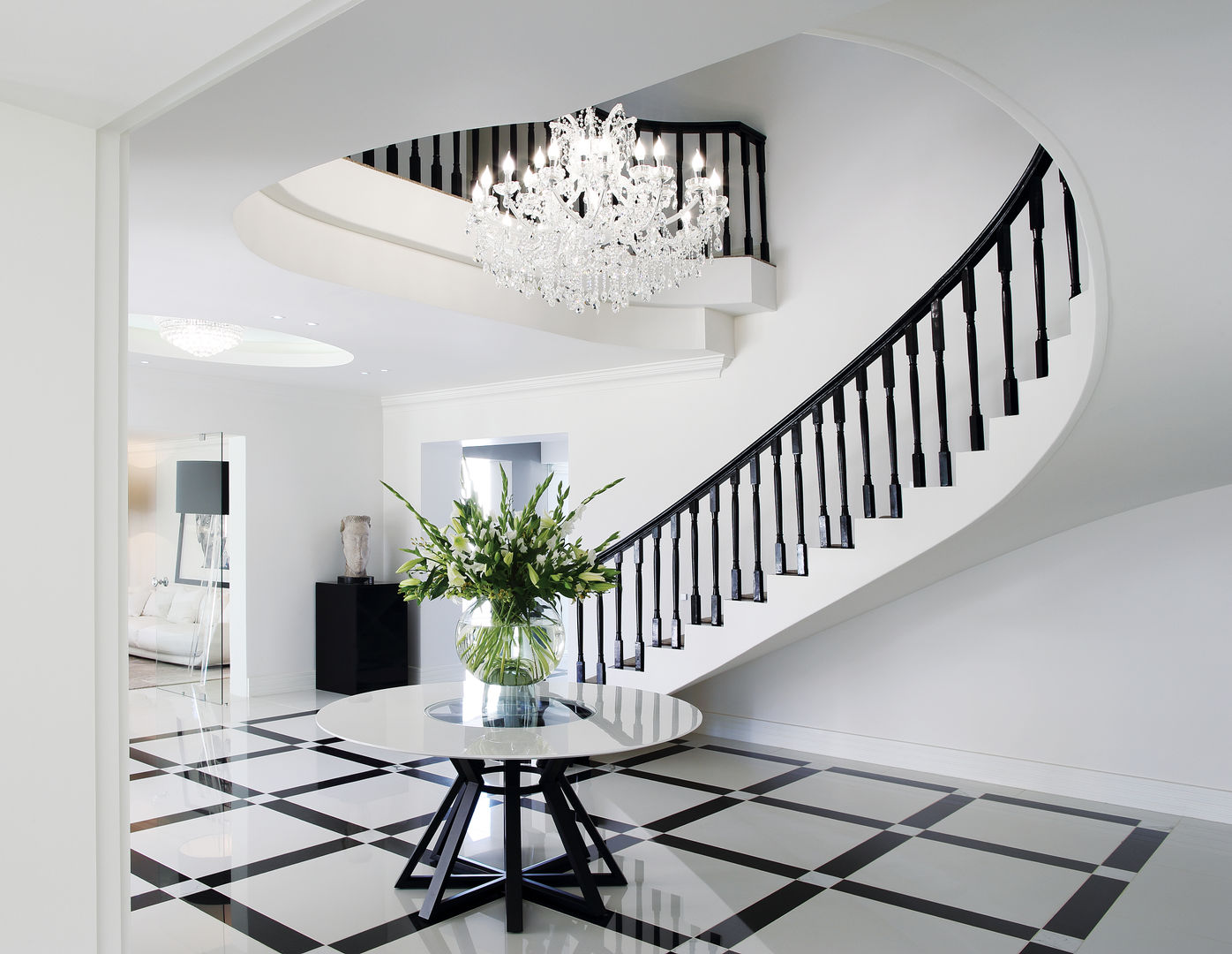 Sandhurst home, Casarredo Casarredo Modern corridor, hallway & stairs Accessories & decoration