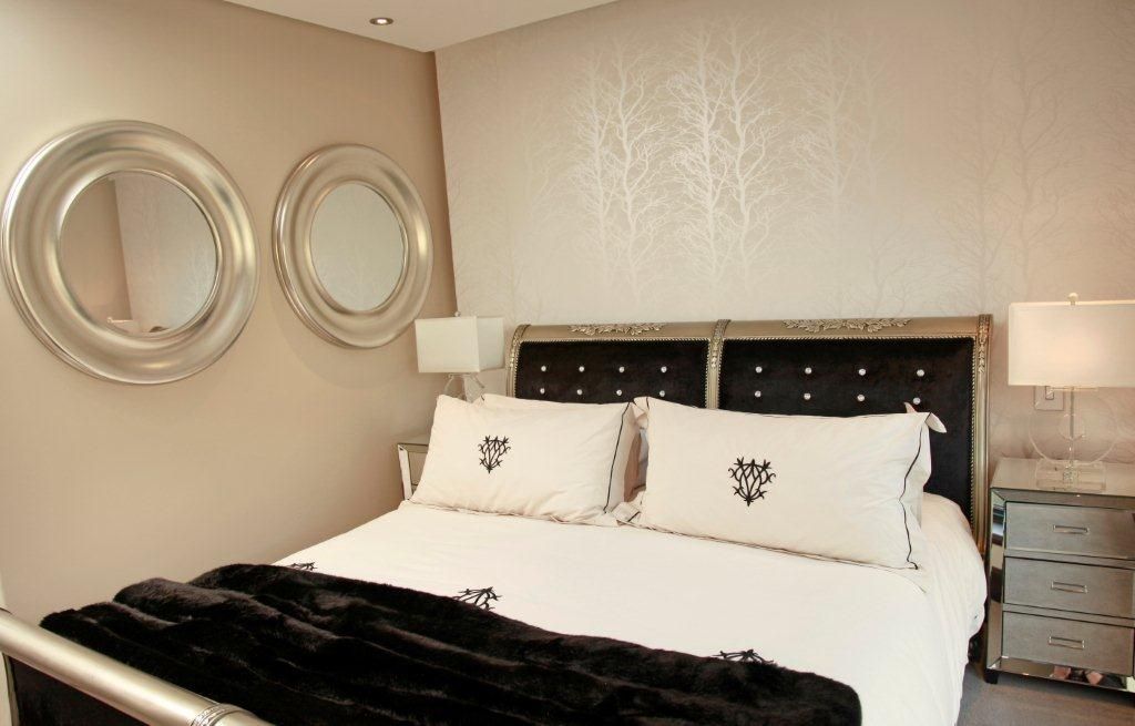 Melrose Arch apartment, Casarredo Casarredo Modern style bedroom Beds & headboards