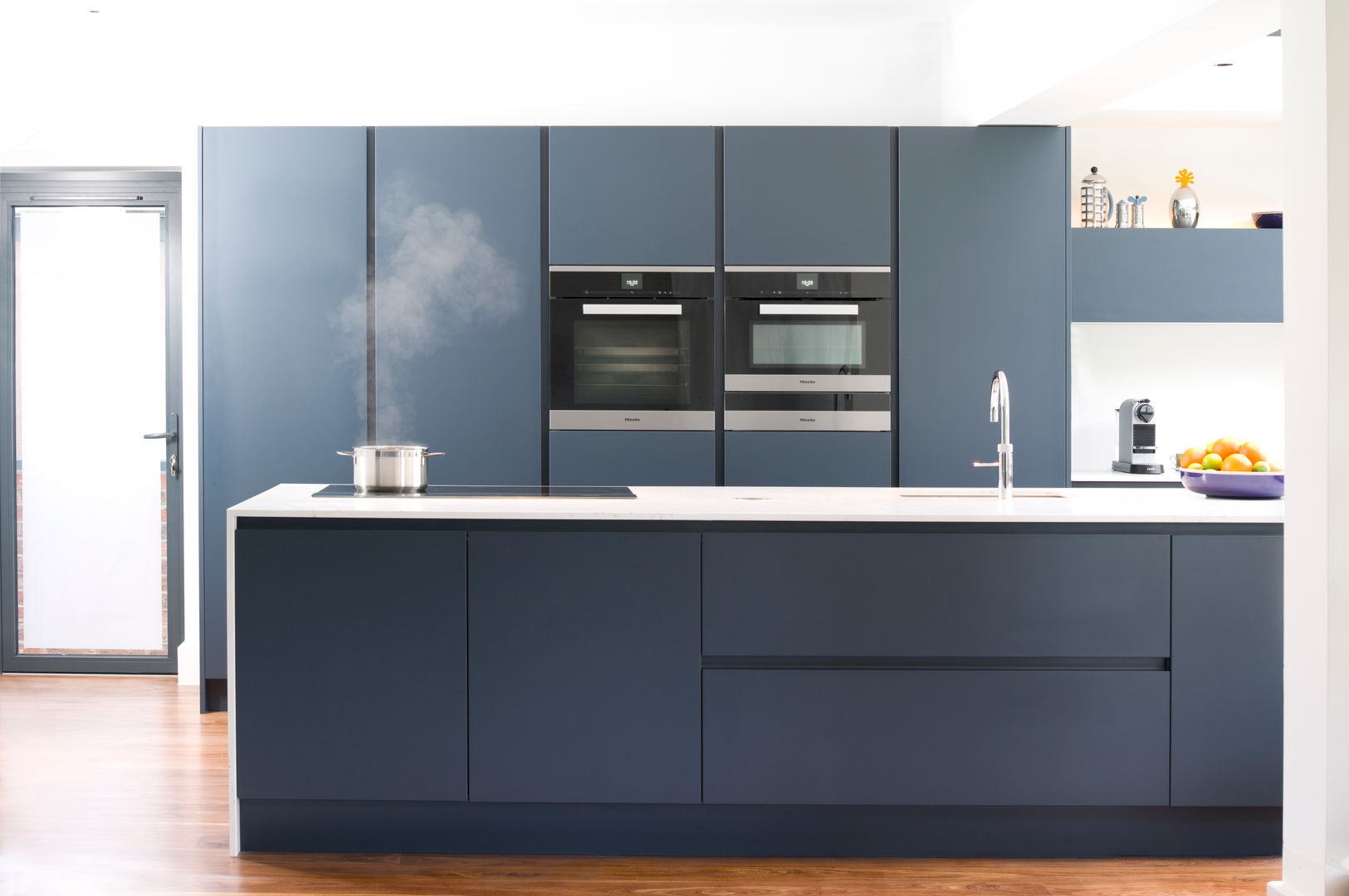 Pedini Arkè in Blue Night and Elm homify Cucina moderna Pedini,Blue Kitchen,Miele ovens,Quooker tap,induction hob,handleless kitchen,custom colour