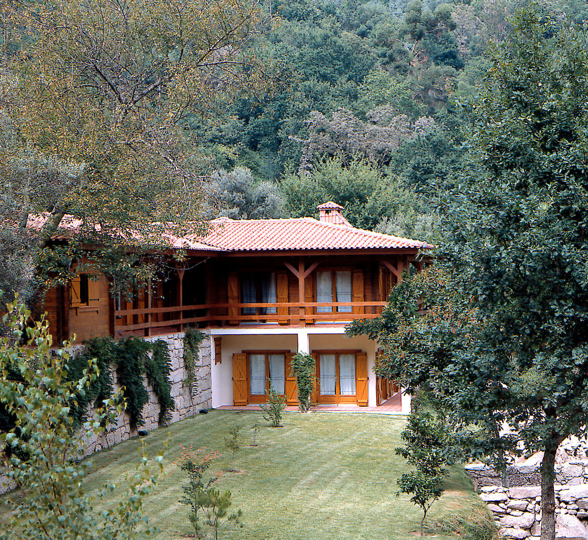 RUSTICASA | 100 projetos | Portugal + Espanha, RUSTICASA RUSTICASA Wooden houses Solid Wood Multicolored