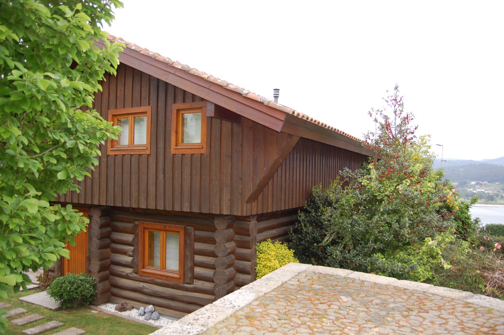 RUSTICASA | 100 projetos | Portugal + Espanha, RUSTICASA RUSTICASA Wooden houses Solid Wood Multicolored