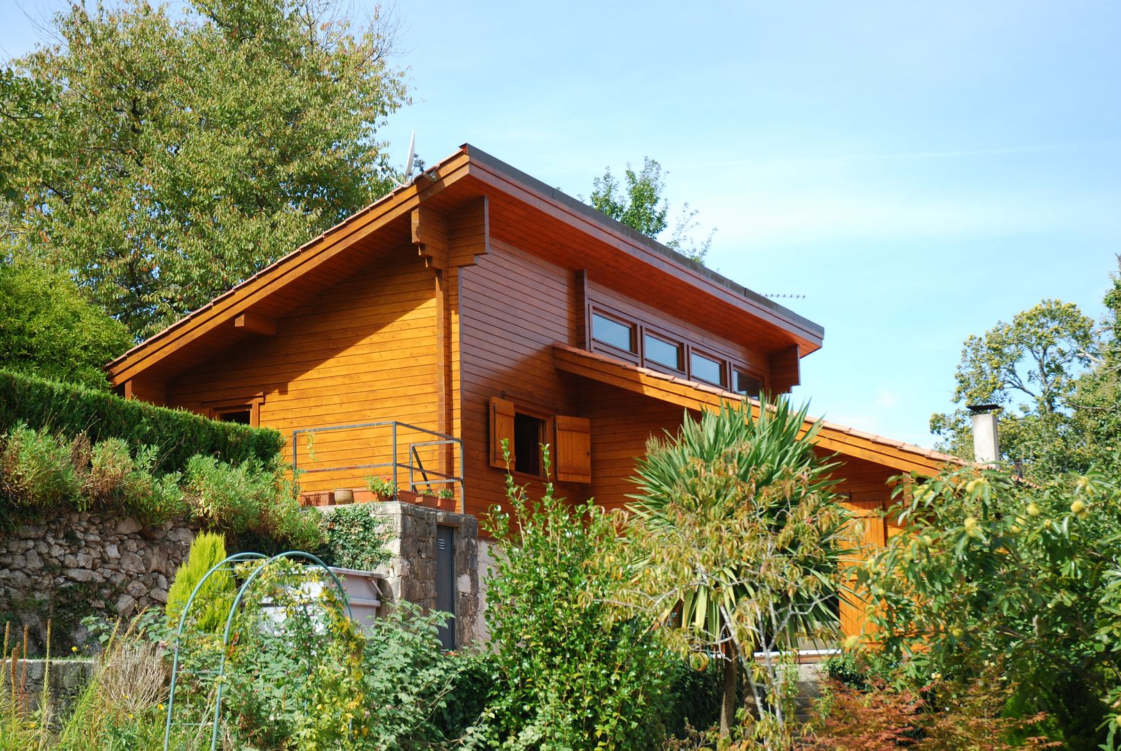 RUSTICASA | 100 projetos | Portugal + Espanha, RUSTICASA RUSTICASA Wooden houses Solid Wood Multicolored