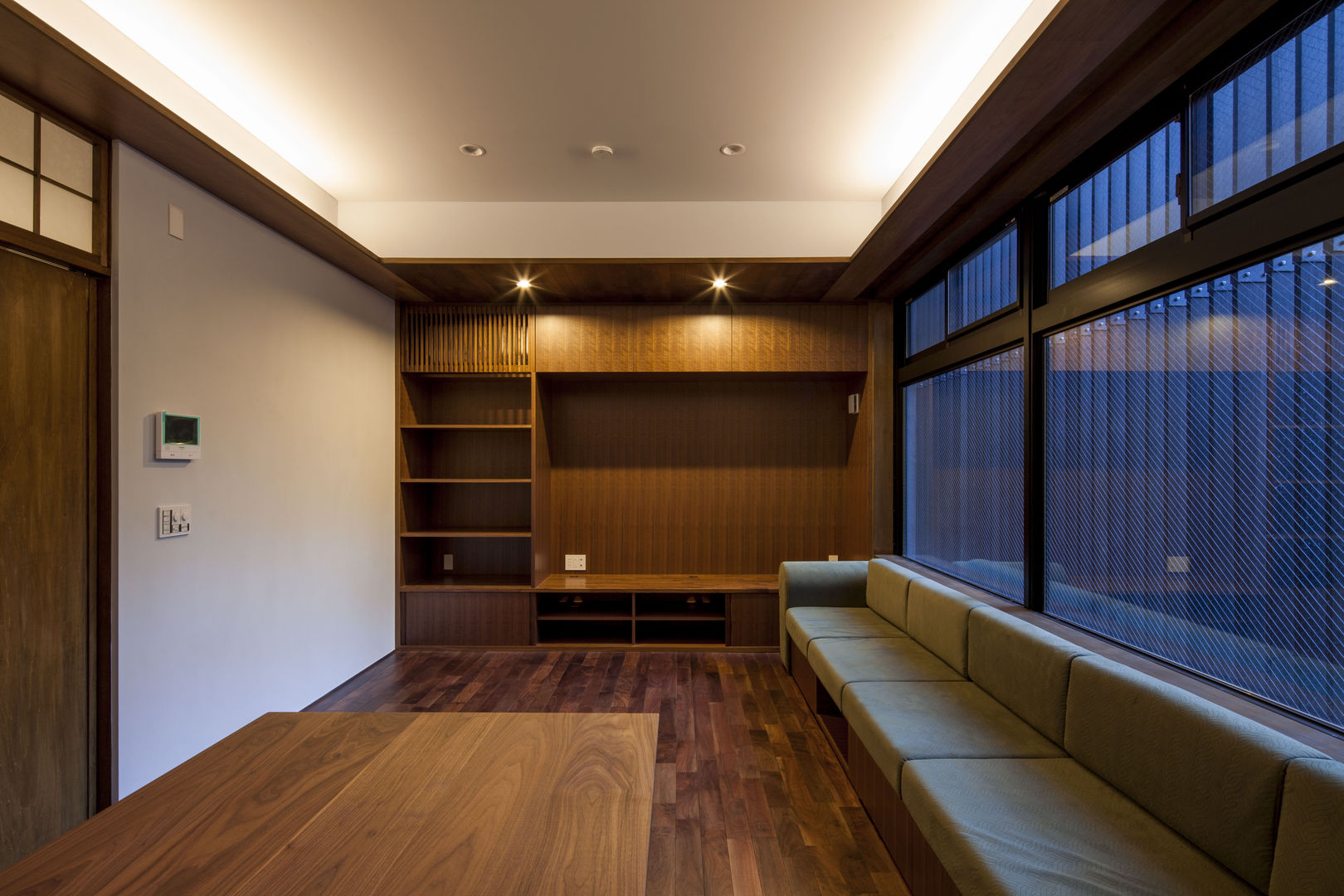 六本木の庫裡, abanba inc. abanba inc. Livings de estilo moderno Madera Acabado en madera