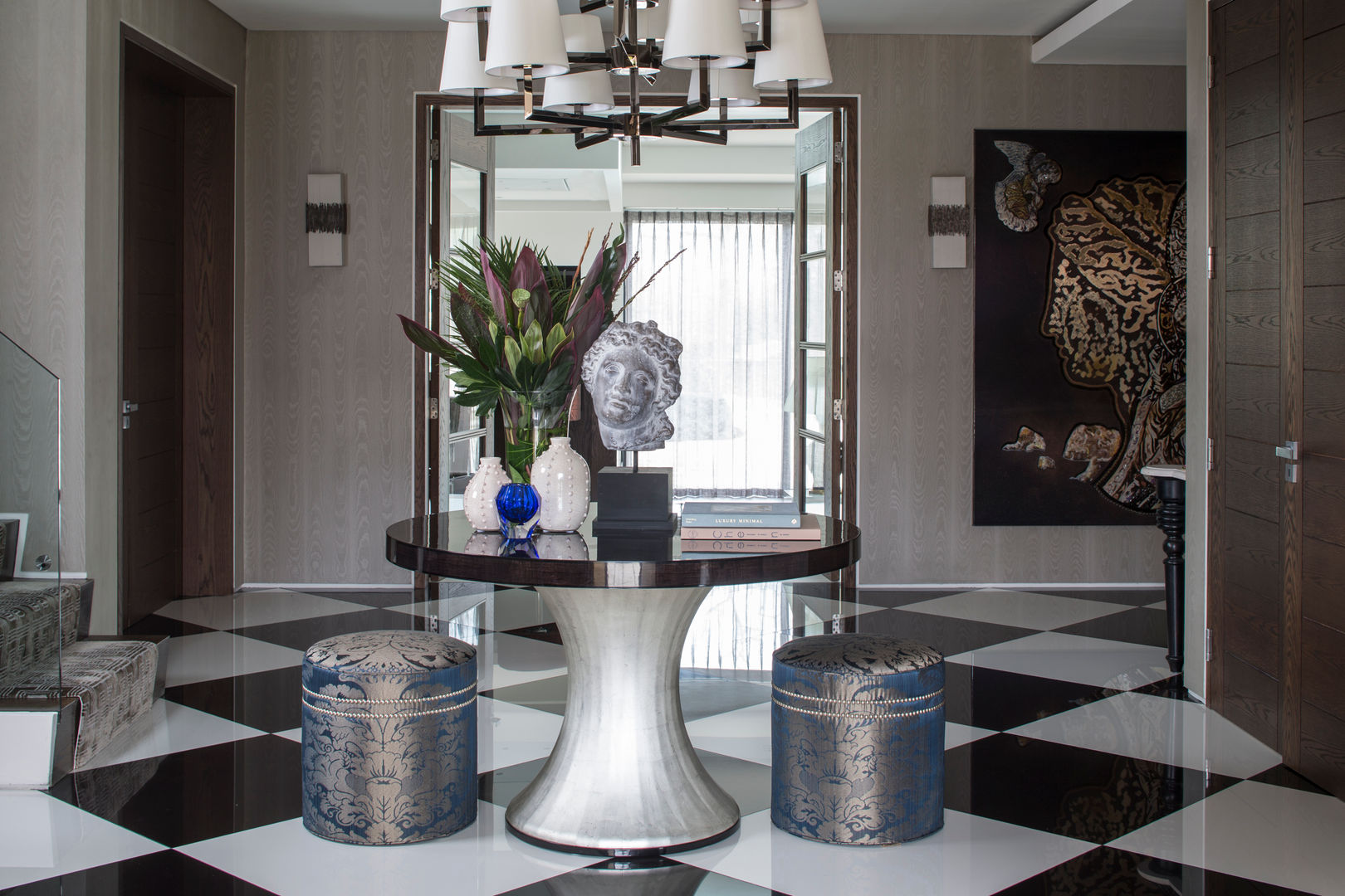 Broad Walk Entrance Hall Roselind Wilson Design Couloir, entrée, escaliers modernes interior design,luxury,chandelier,round table,monochrome floor,black and white tile,foot stool