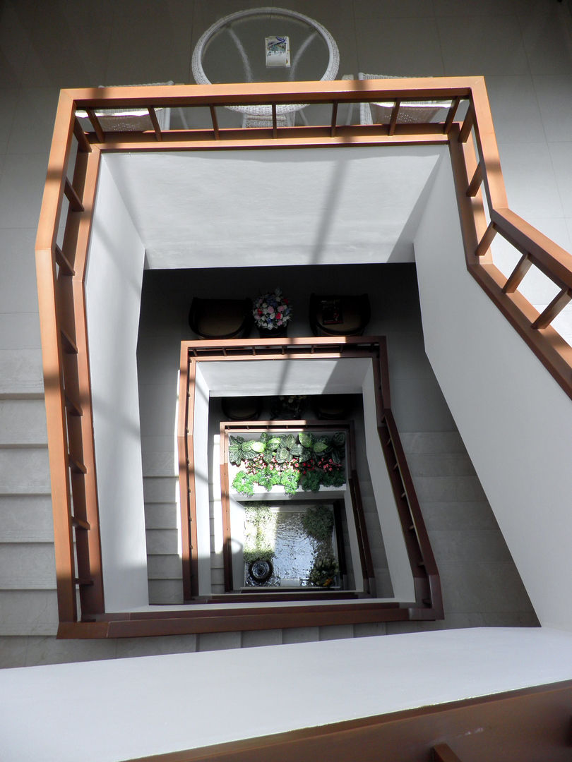 Serenita resident, SDofA Architect SDofA Architect Modern corridor, hallway & stairs