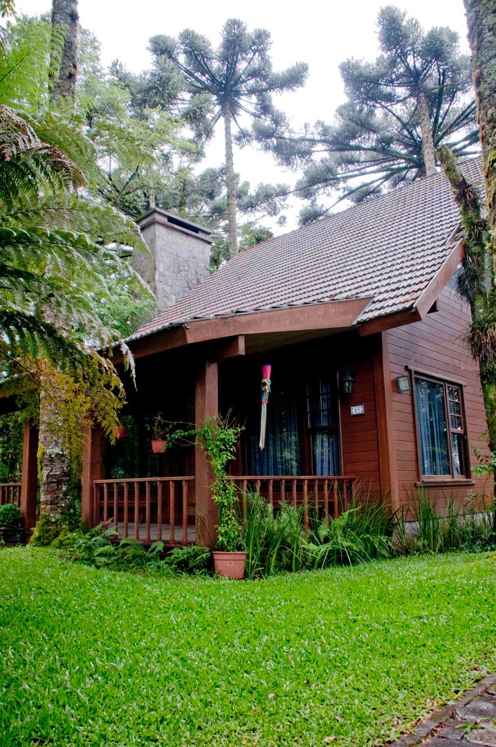 Casa Pinus, CABRAL Arquitetos CABRAL Arquitetos Case in stile rustico Legno Effetto legno