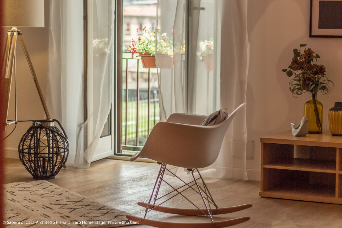 INDUSTRIAL CON AMORE, Sapere di Casa - Architetto Elena Di Sero Home Stager Sapere di Casa - Architetto Elena Di Sero Home Stager ห้องนั่งเล่น พลาสติก โซฟาและเก้าอี้นวม