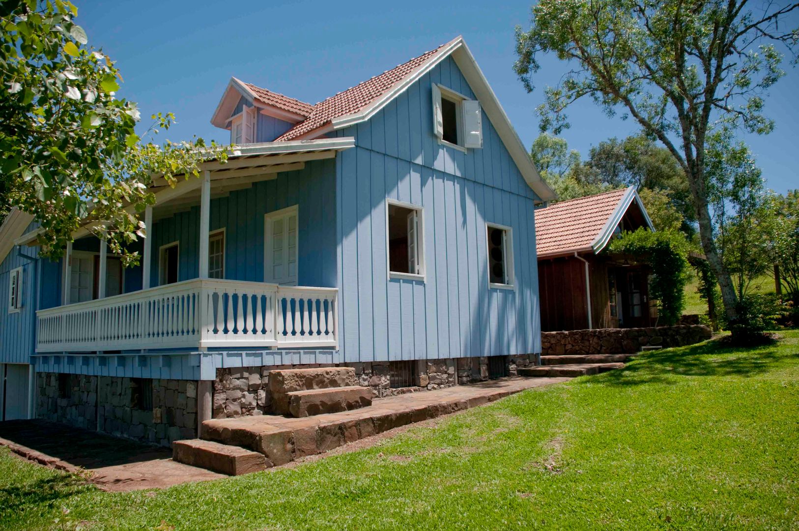 Fazenda Muitos Capões - Ampliação, CABRAL Arquitetos CABRAL Arquitetos Casas rústicas Madera maciza Multicolor