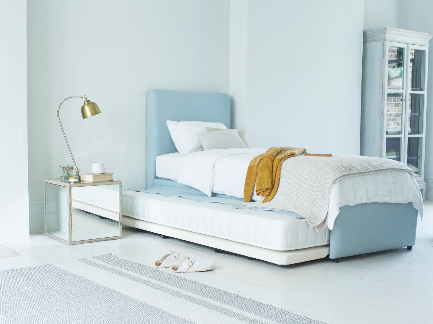 Friends bed Loaf Спальня в стиле модерн Кровати и изголовья