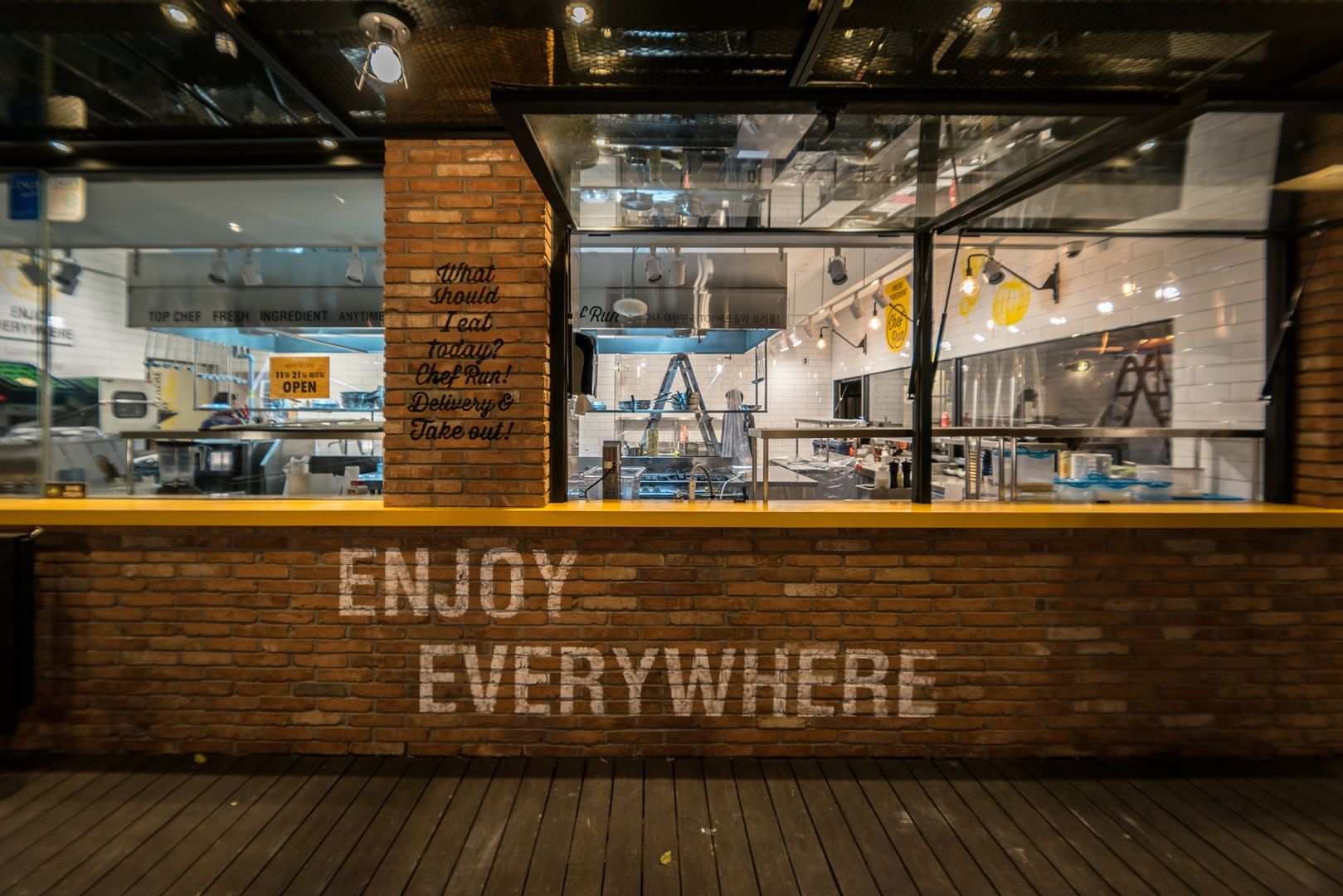 CHEFRUN 논현역 인테리어, im100 communications im100 communications Espacios comerciales Restaurantes