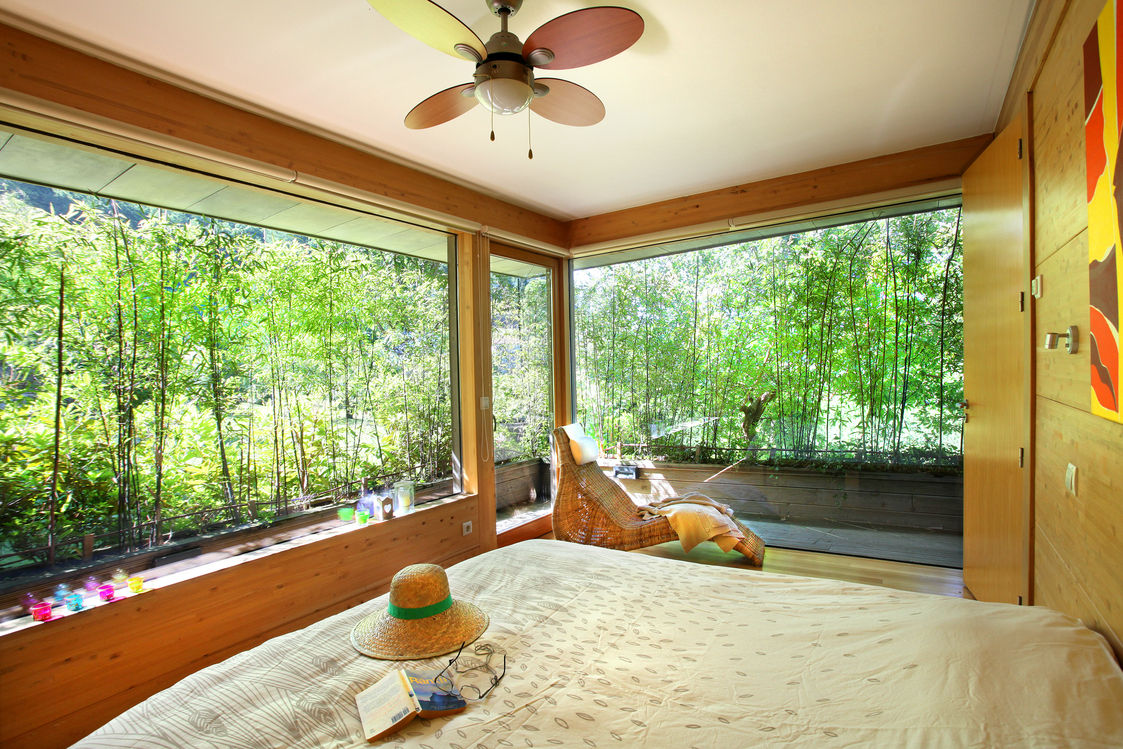 RUSTICASA | Casa do Brezo em Paredes de Coura, RUSTICASA RUSTICASA Asian style bedroom Wood Wood effect