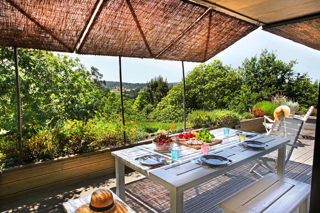 RUSTICASA | Casa do Brezo em Paredes de Coura, RUSTICASA RUSTICASA Asian style balcony, veranda & terrace Wood Wood effect