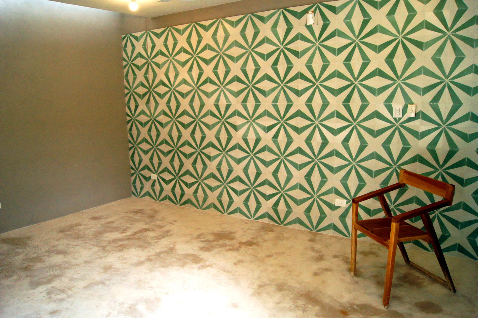 Casa del Aljibe, Quinto Distrito Arquitectura Quinto Distrito Arquitectura Eclectic walls & floors Tiles