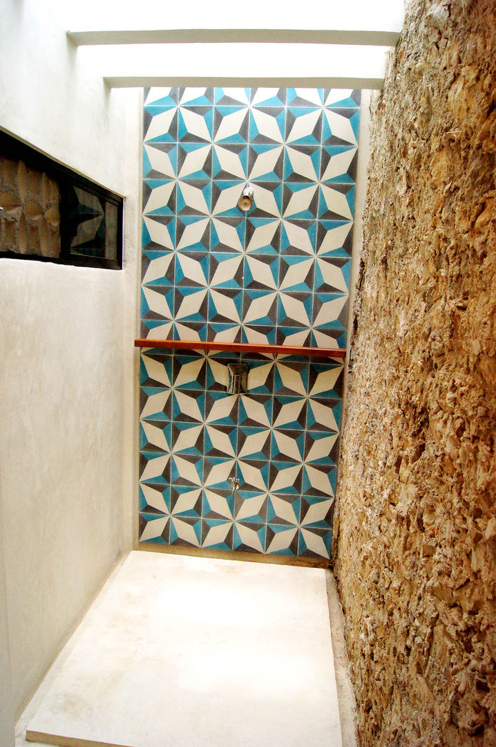 Regadera de recámara principal Quinto Distrito Arquitectura Baños de estilo ecléctico Piedra