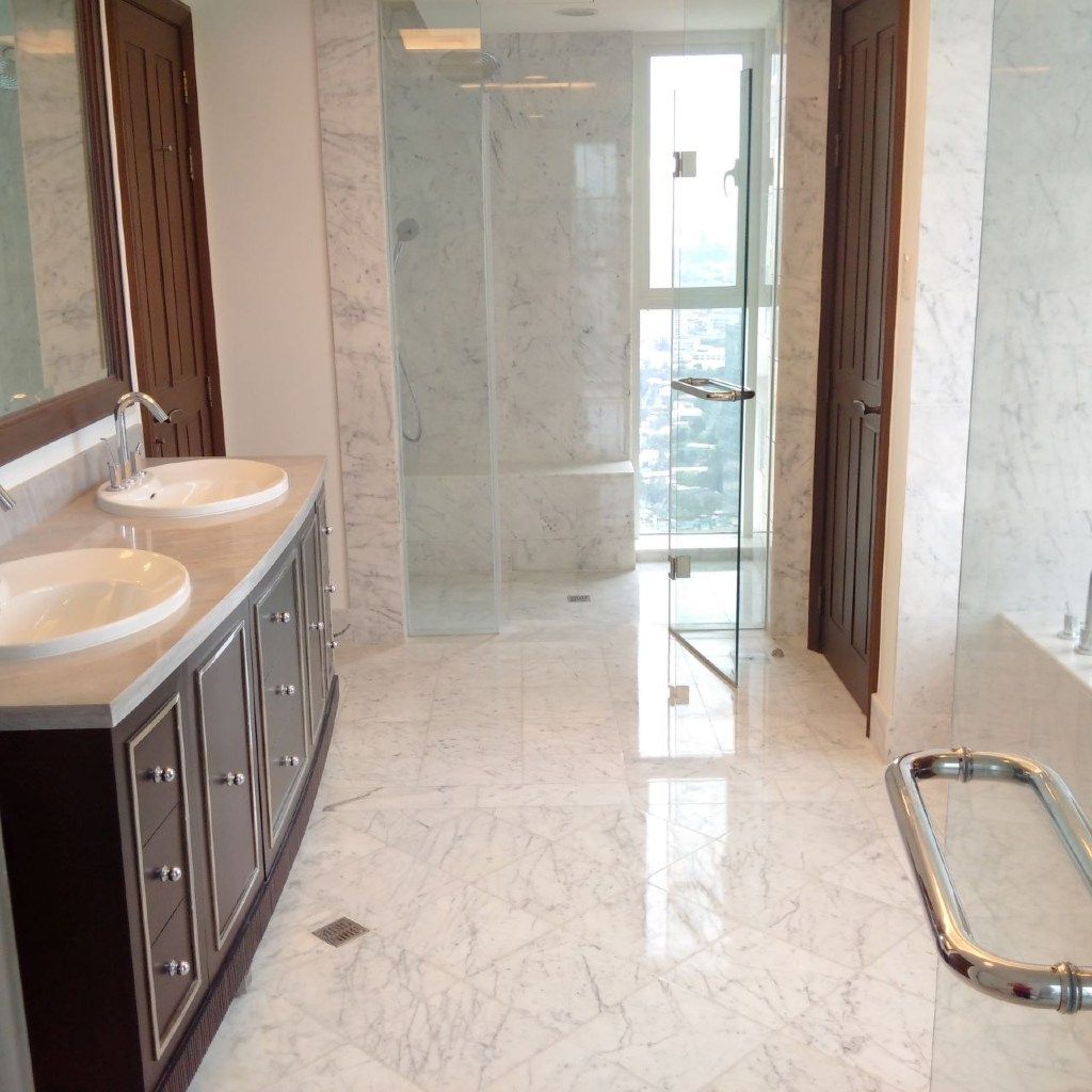 Bagno in Marmo Statuarietto, Acemar Acemar Modern bathroom Marble Toilets