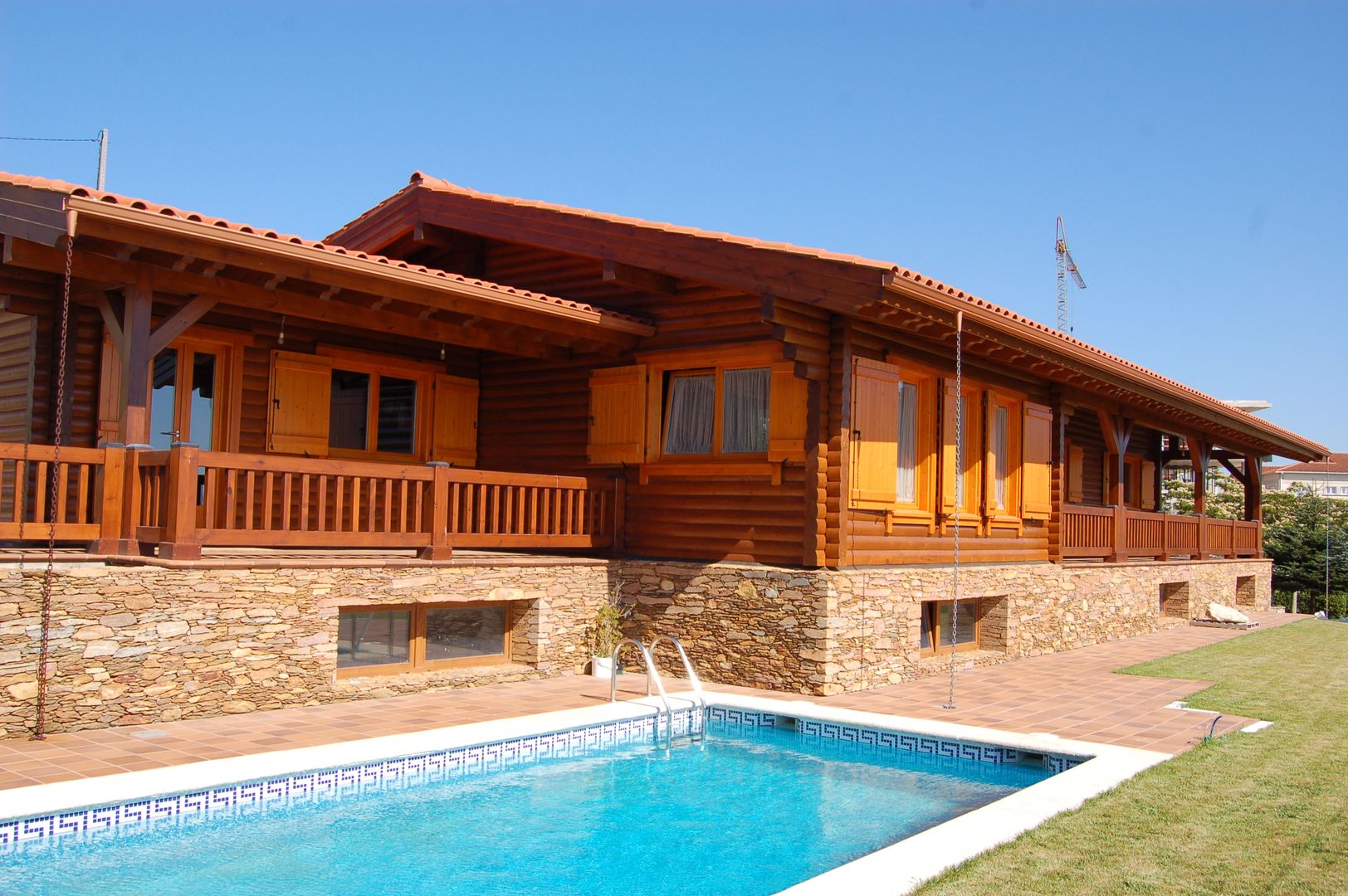RUSTICASA | 100 projetos | Portugal + Espanha, RUSTICASA RUSTICASA منزل خشبي خشب نقي Multicolored