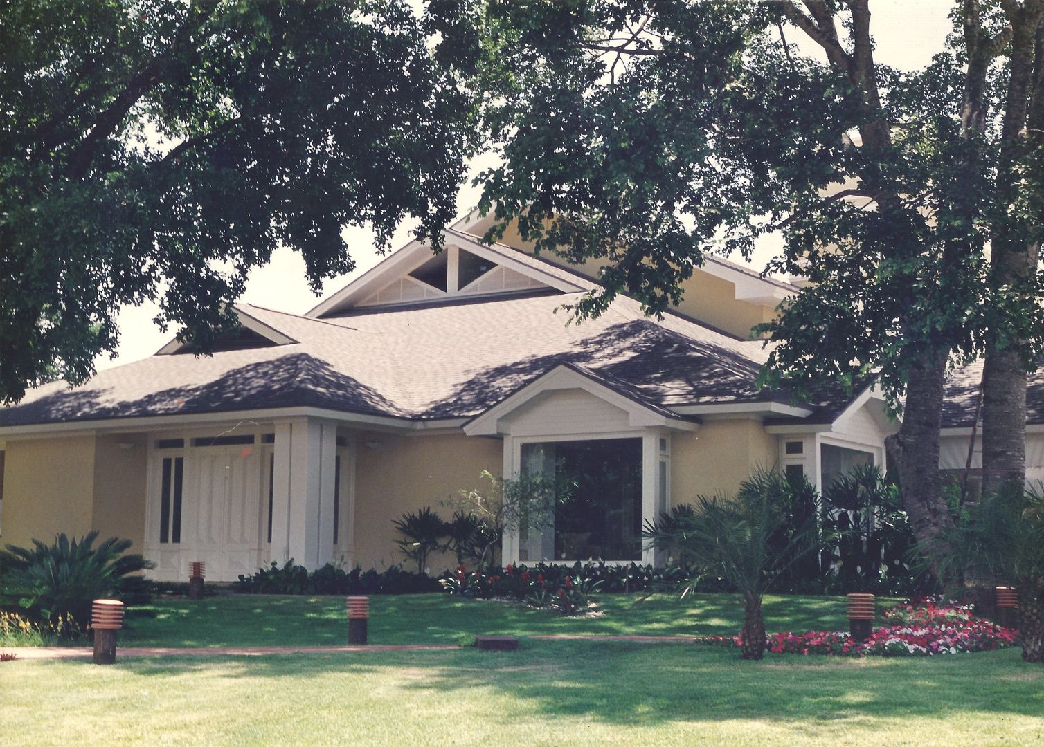 CASA - Campo Grande, CABRAL Arquitetos CABRAL Arquitetos Wiejskie domy