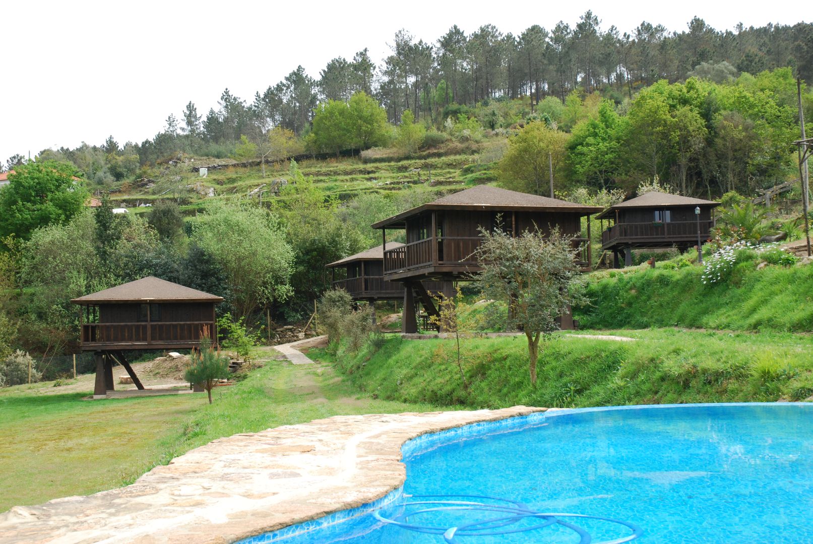 RUSTICASA | 100 projetos | Portugal + Espanha, RUSTICASA RUSTICASA Chalés e casas de madeira Madeira Efeito de madeira