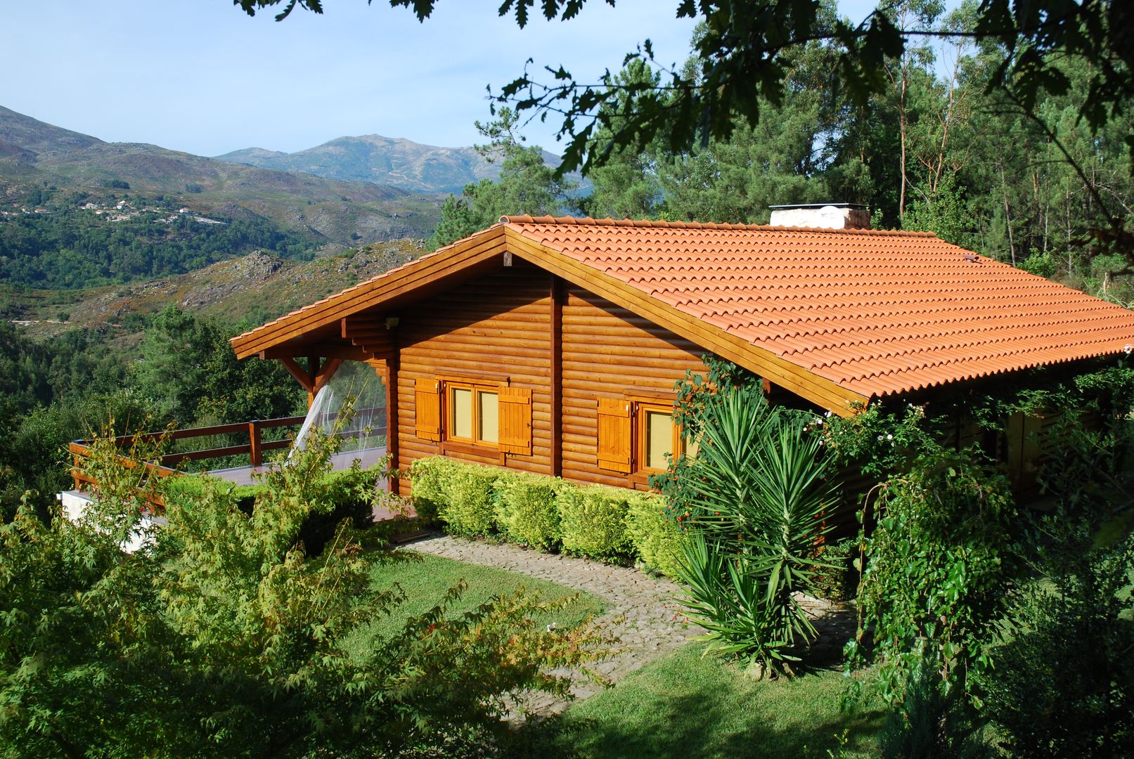 RUSTICASA | 100 projetos | Portugal + Espanha, RUSTICASA RUSTICASA منزل خشبي خشب نقي Multicolored