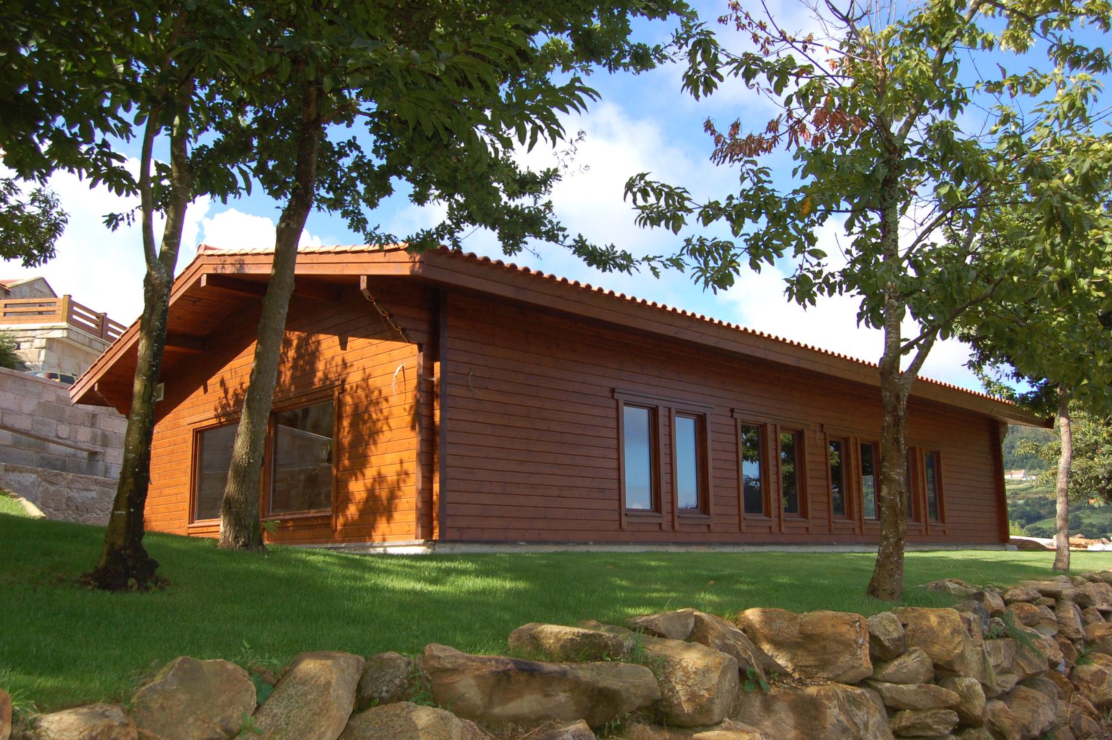 RUSTICASA | 100 projetos | Portugal + Espanha, RUSTICASA RUSTICASA Wooden houses Solid Wood Multicolored