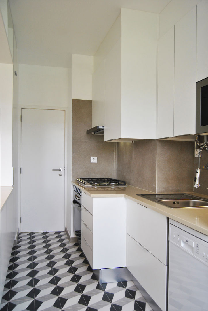 Remodelação de apartamento na Rua Jau Esfera de Imagens Lda Cozinhas modernas