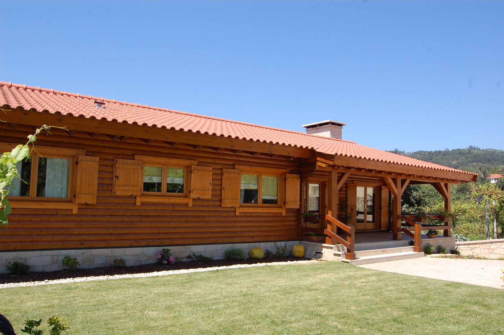 RUSTICASA | 100 projetos | Portugal + Espanha, RUSTICASA RUSTICASA Wooden houses Solid Wood Multicolored