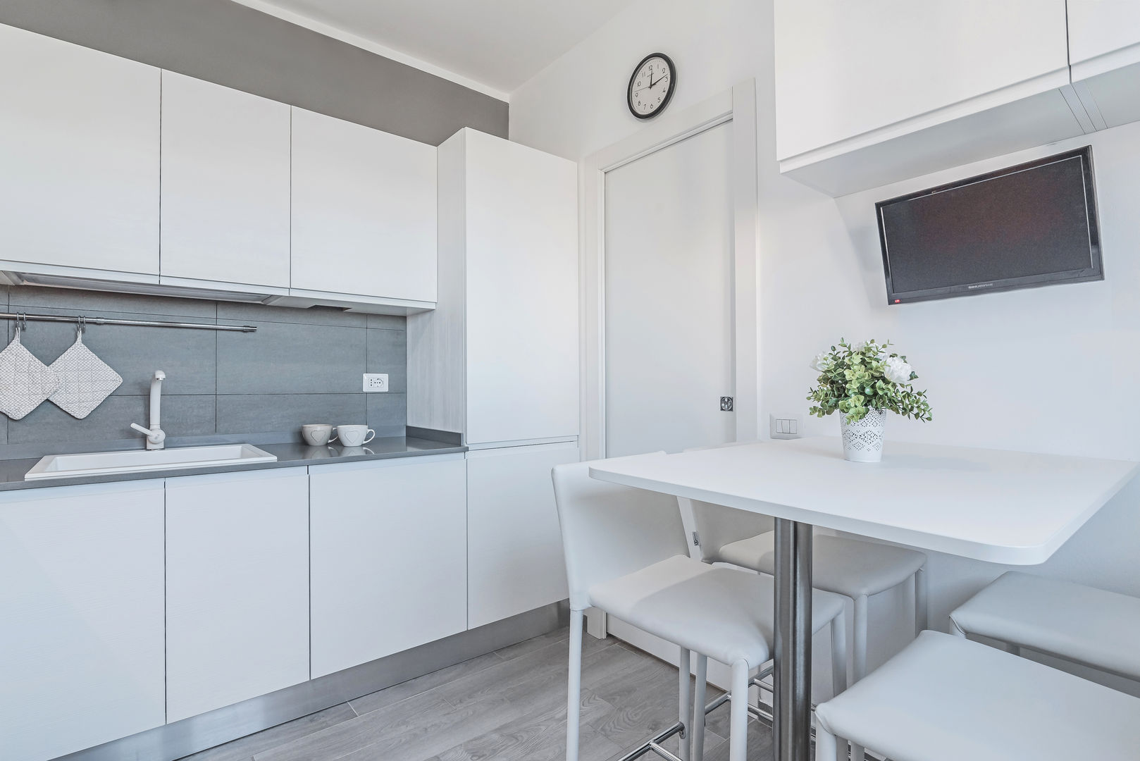 Ristrutturazione appartamento di 82 mq a Milano, San Siro, Facile Ristrutturare Facile Ristrutturare Dapur Modern