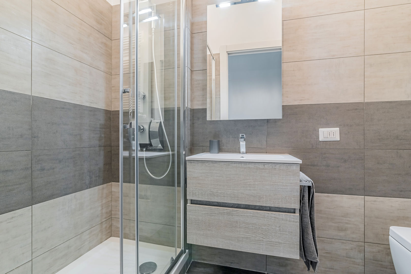 Ristrutturazione appartamento di 82 mq a Milano, San Siro, Facile Ristrutturare Facile Ristrutturare Modern bathroom