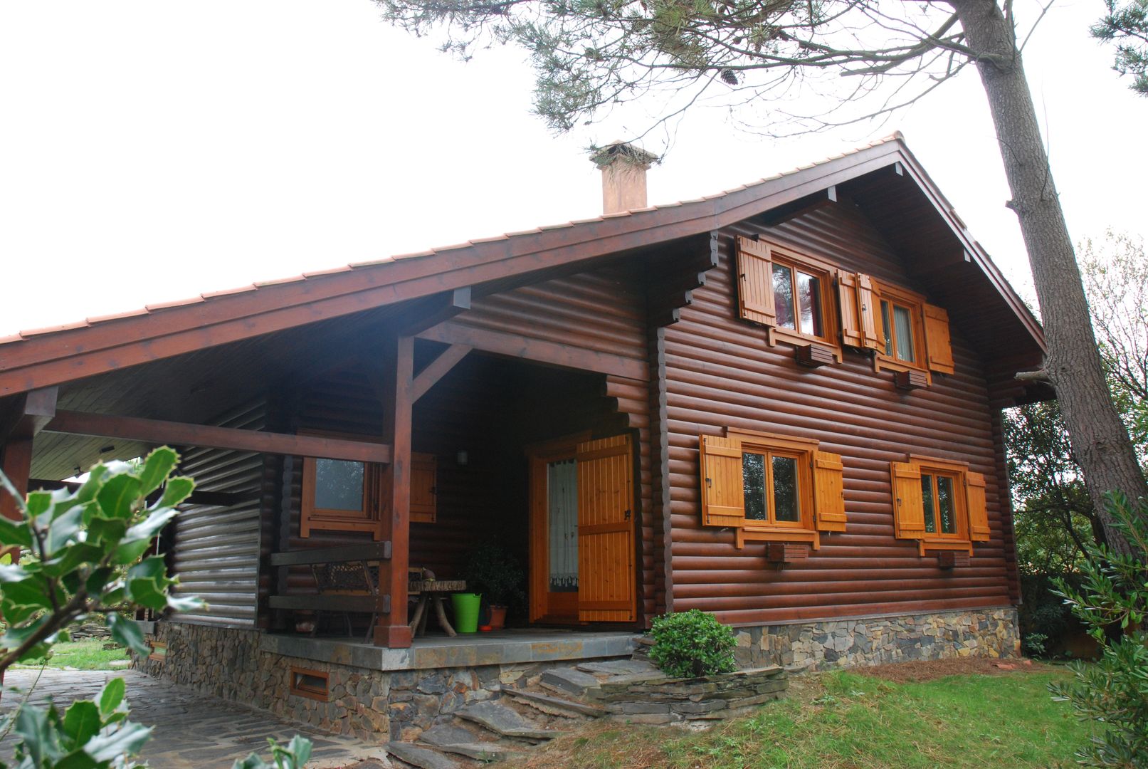 RUSTICASA | 100 projetos | Portugal + Espanha, RUSTICASA RUSTICASA Wooden houses Solid Wood Multicolored