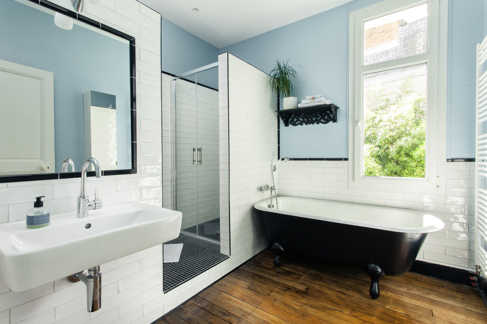 Rénovation d'une maison Tourangelle, MadaM Architecture MadaM Architecture Salle de bain originale Bleu
