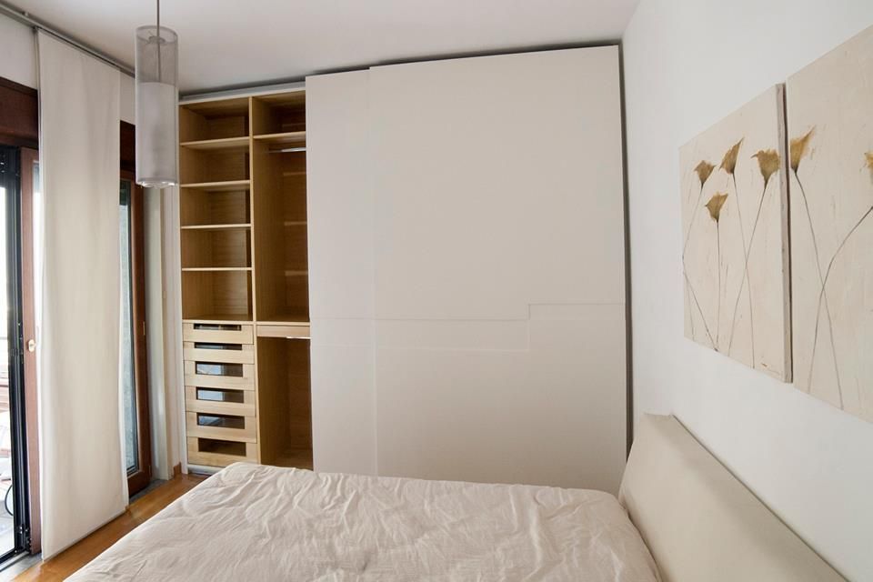 Armadio attrezzato, Falegnameria Grelli Falegnameria Grelli Modern style bedroom