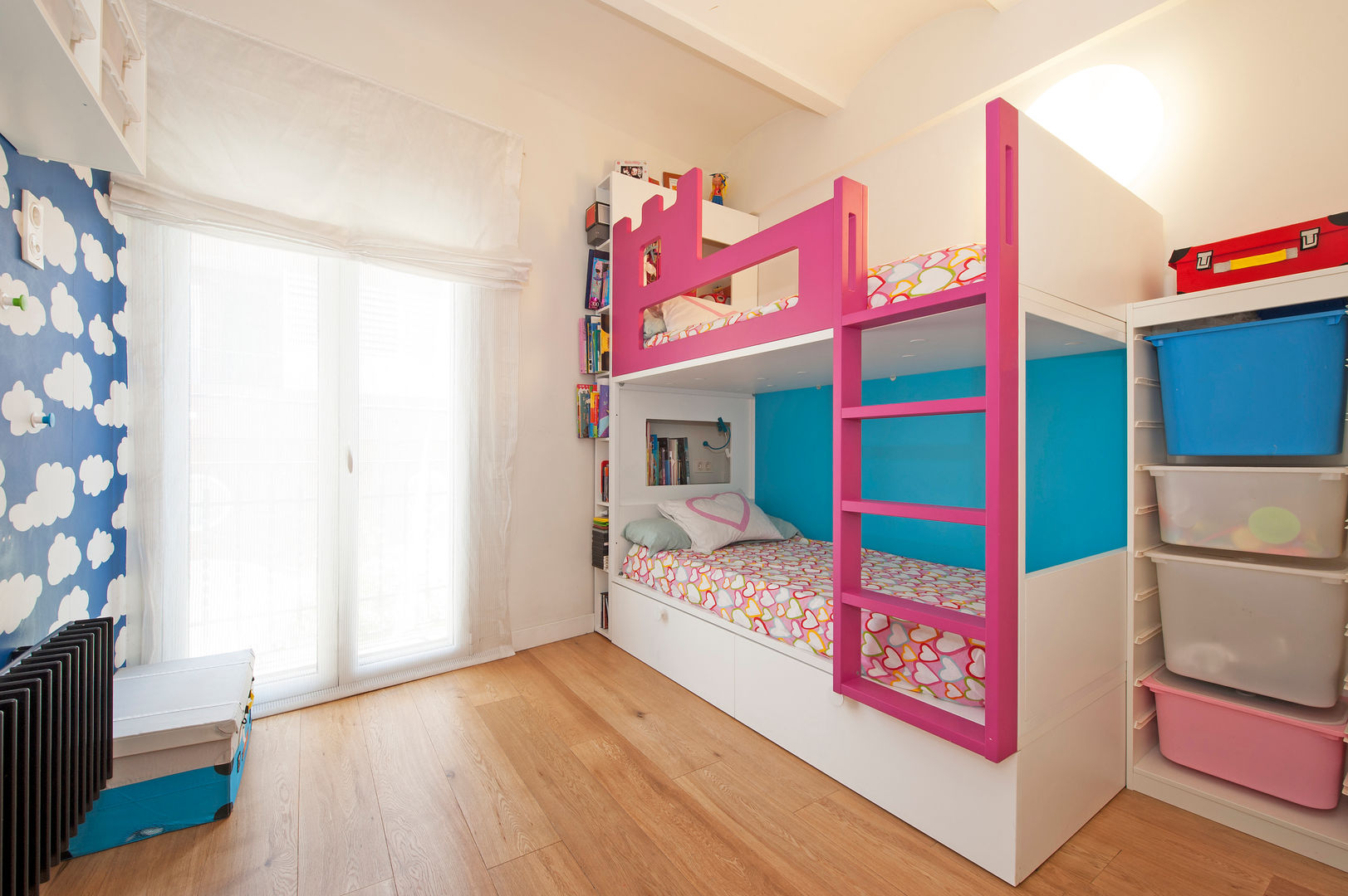 homify Modern nursery/kids room