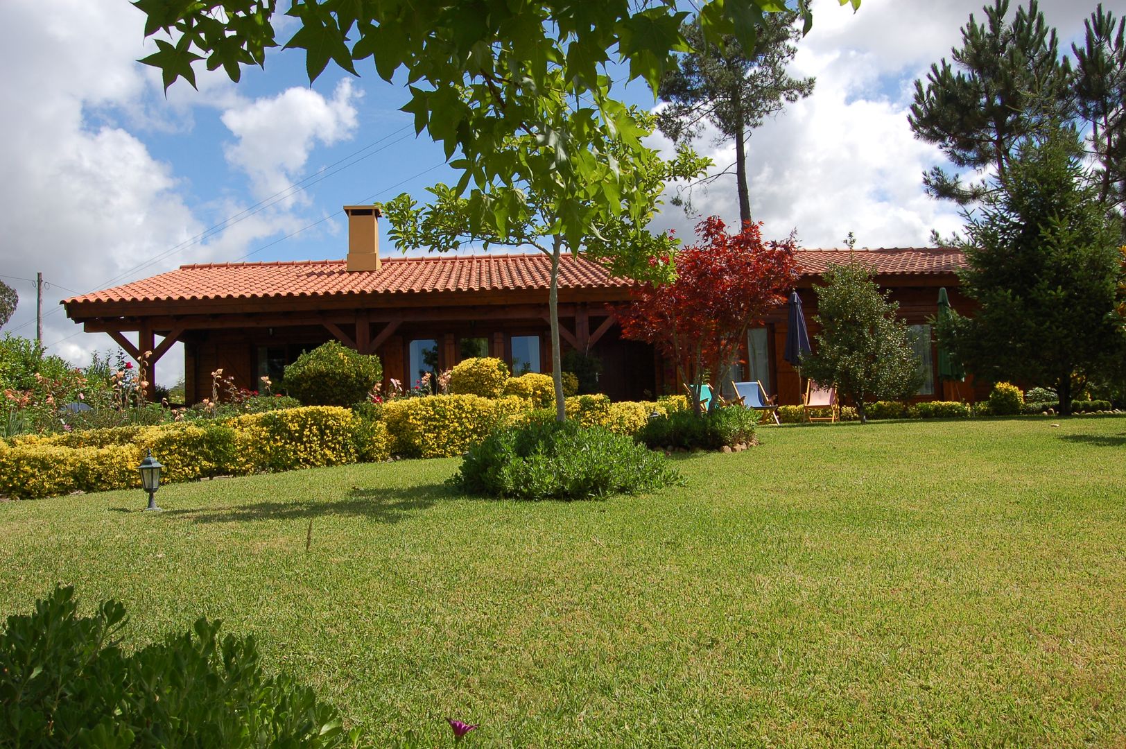 RUSTICASA | 100 projetos | Portugal + Espanha, RUSTICASA RUSTICASA Wooden houses ٹھوس لکڑی Multicolored