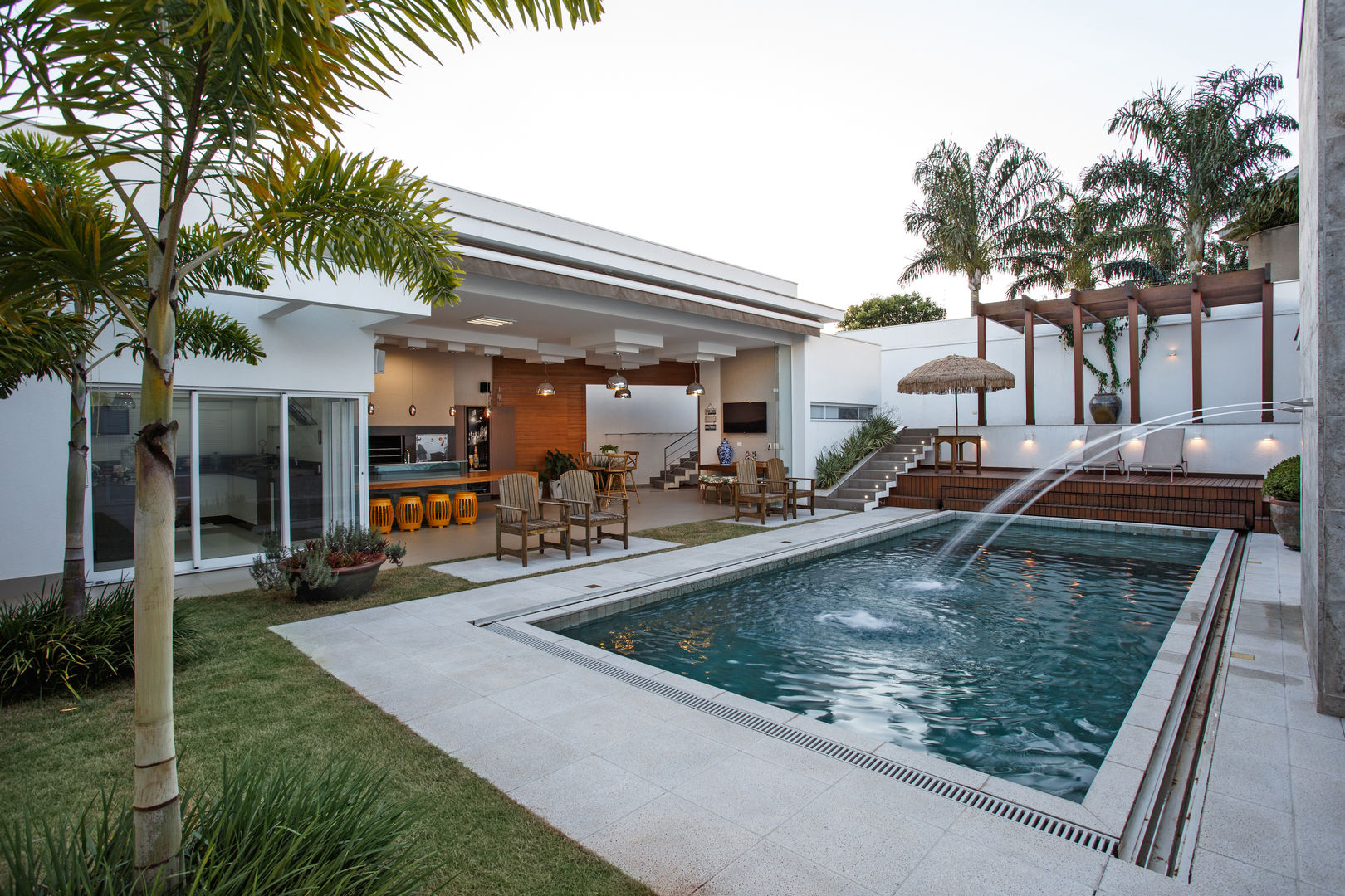 Casa Dr Italo, Misael Cardoso Arquitetura Misael Cardoso Arquitetura Modern pool