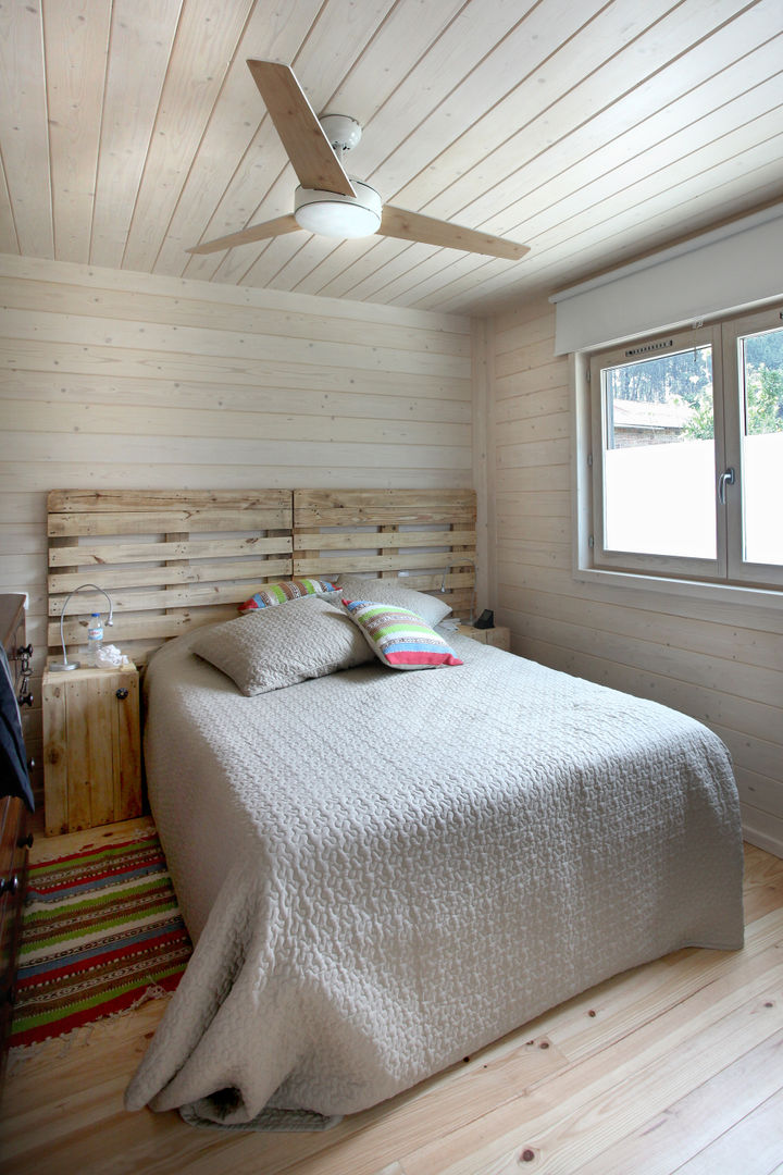 RUSTICASA | Casa "Reciclada" em Vila Nova de Cerveira, RUSTICASA RUSTICASA Minimalistische Schlafzimmer Holz Holznachbildung