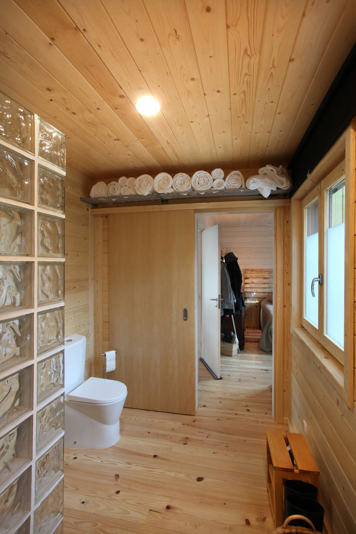 RUSTICASA | Casa "Reciclada" em Vila Nova de Cerveira, RUSTICASA RUSTICASA Minimalist Banyo Ahşap Ahşap rengi