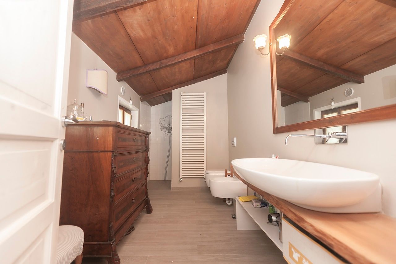 Casa di campagna , Cambio Stanza di mara bernardi Cambio Stanza di mara bernardi Rustic style bathroom