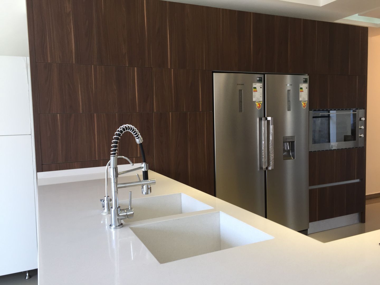 Proyecto Cocina ULTRA Valencia, Grupo Madea Grupo Madea Minimalist kitchen Cabinets & shelves