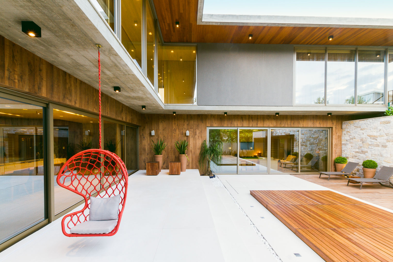 homify Casas estilo moderno: ideas, arquitectura e imágenes Madera Acabado en madera