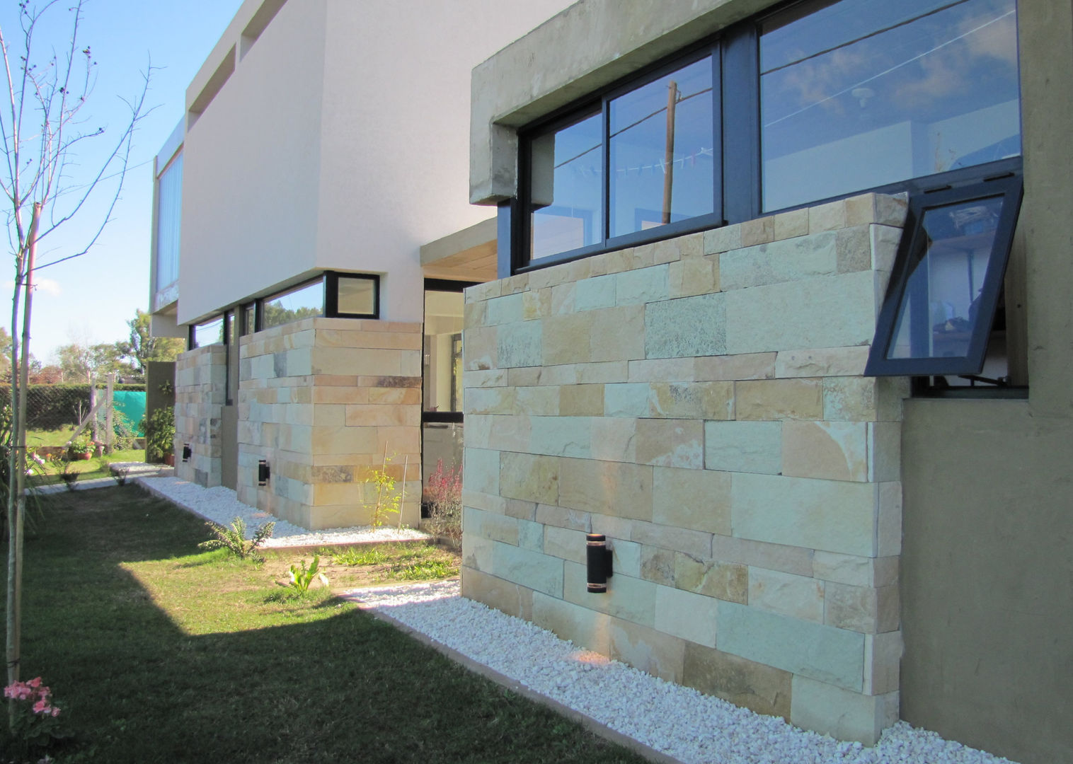 VIVIENDA EN COLASTINE, DUA Arquitectos DUA Arquitectos Modern houses