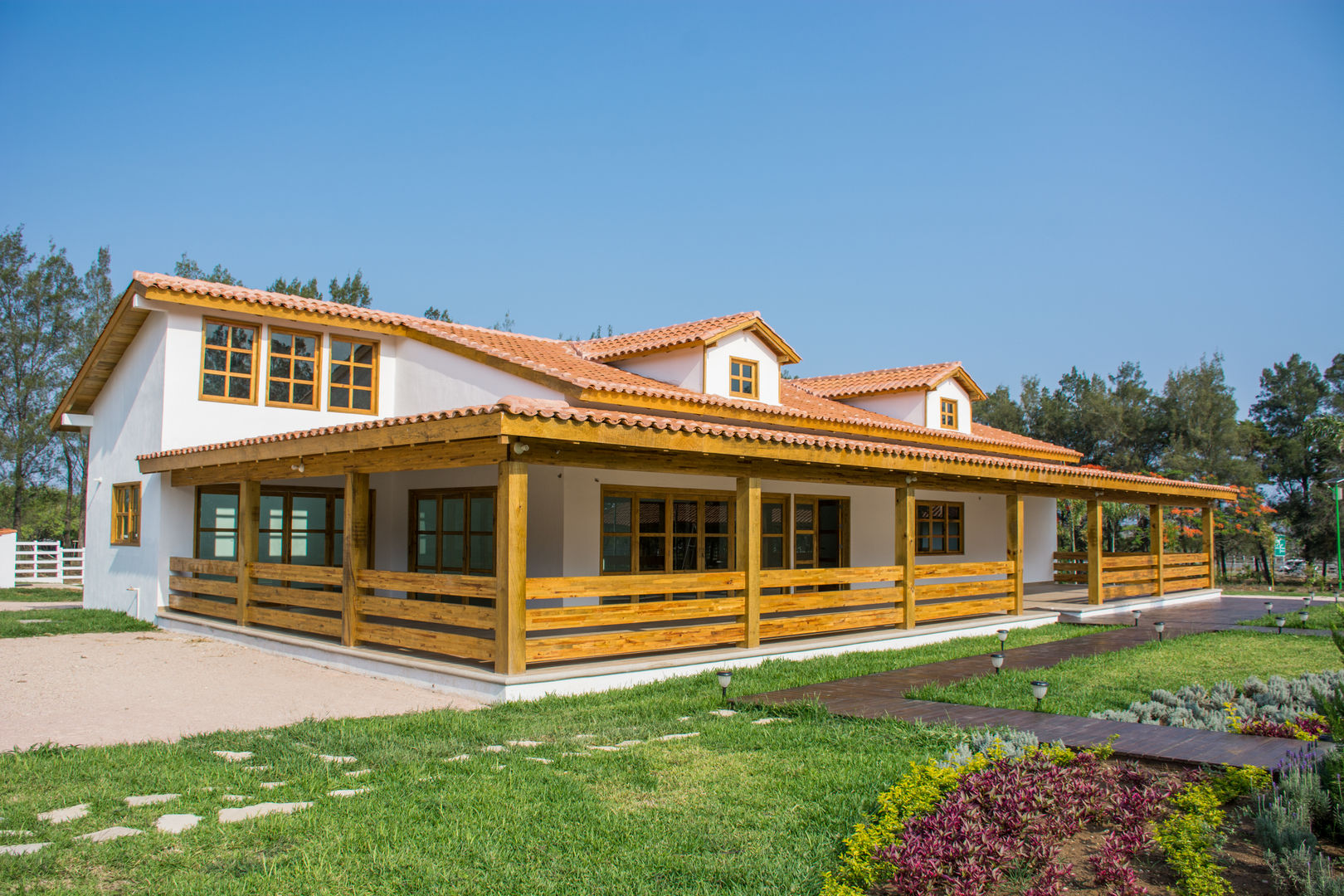 ALGUNAS DE NUESTRAS CONSTRUCCIONES REALIZADAS, Casas y cabañas de Madera -GRUPO CONSTRUCTOR RIO DORADO (MRD-TADPYC) Casas y cabañas de Madera -GRUPO CONSTRUCTOR RIO DORADO (MRD-TADPYC) Casas clásicas