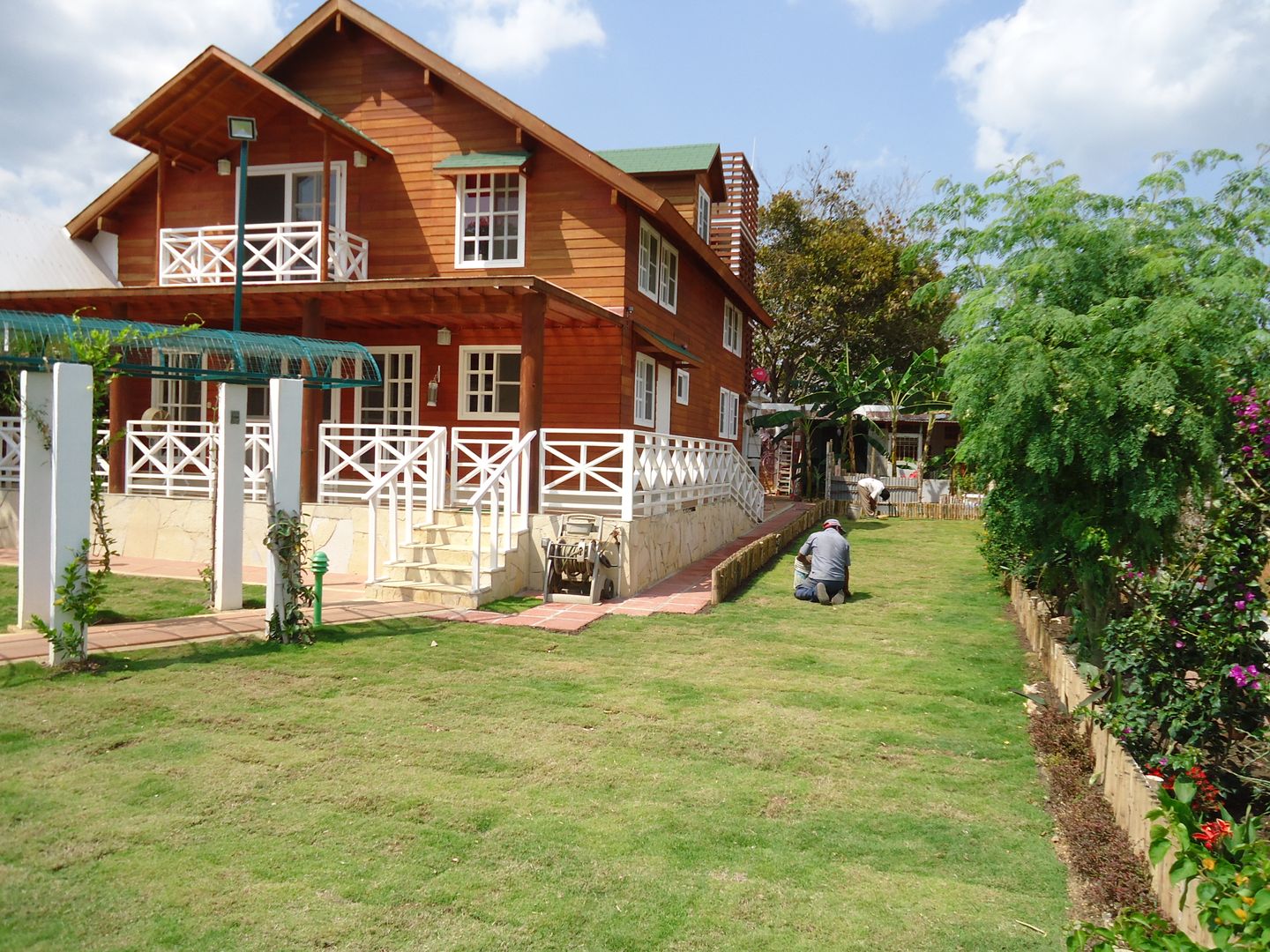 ALGUNAS DE NUESTRAS CONSTRUCCIONES REALIZADAS, Casas y cabañas de Madera -GRUPO CONSTRUCTOR RIO DORADO (MRD-TADPYC) Casas y cabañas de Madera -GRUPO CONSTRUCTOR RIO DORADO (MRD-TADPYC) Houses