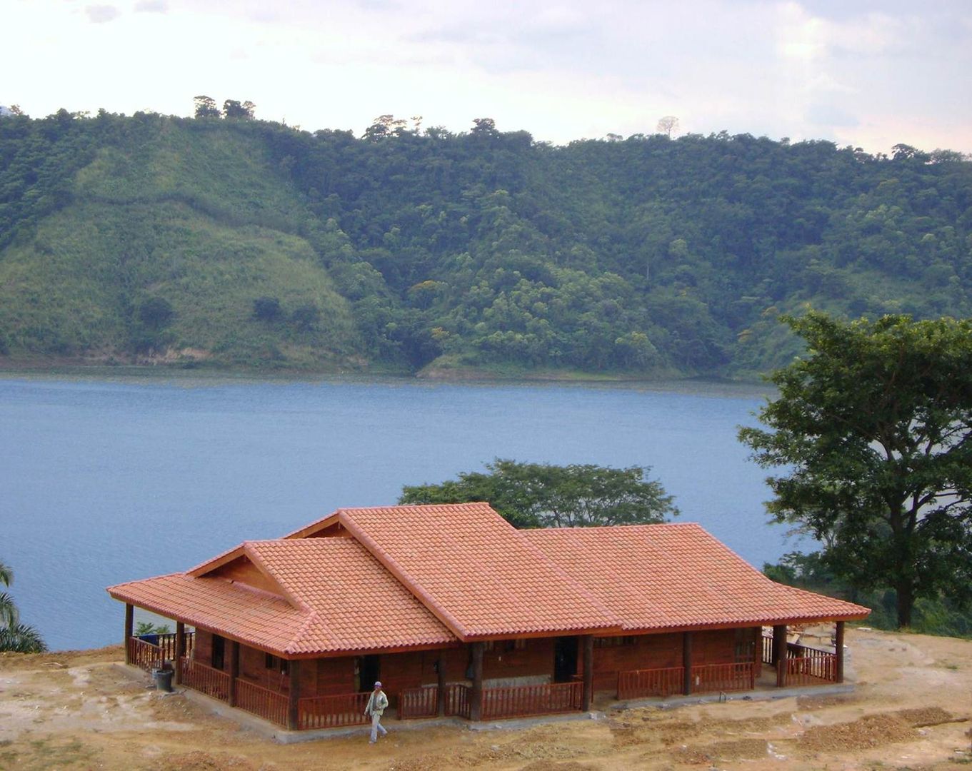 ALGUNAS DE NUESTRAS CONSTRUCCIONES REALIZADAS, Casas y cabañas de Madera -GRUPO CONSTRUCTOR RIO DORADO (MRD-TADPYC) Casas y cabañas de Madera -GRUPO CONSTRUCTOR RIO DORADO (MRD-TADPYC) Casas de estilo clásico