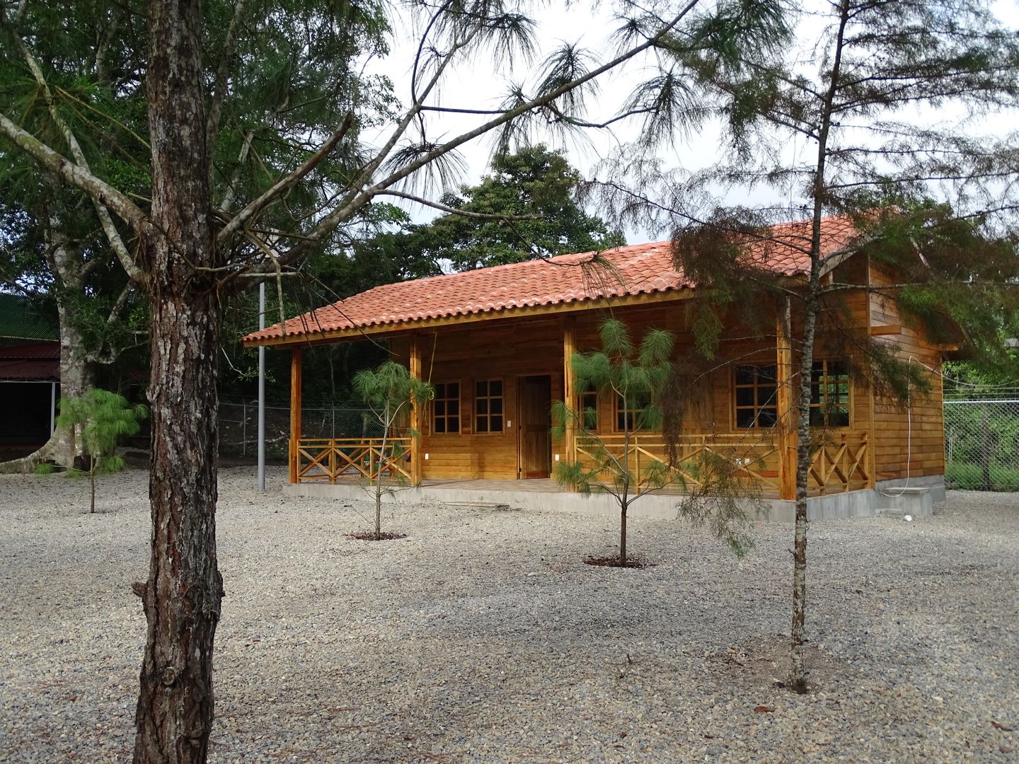 ALGUNAS DE NUESTRAS CONSTRUCCIONES REALIZADAS, Casas y cabañas de Madera -GRUPO CONSTRUCTOR RIO DORADO (MRD-TADPYC) Casas y cabañas de Madera -GRUPO CONSTRUCTOR RIO DORADO (MRD-TADPYC) Houses