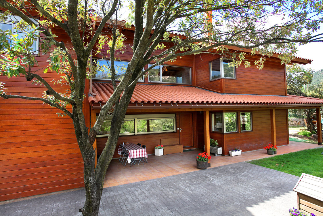 RUSTICASA | Casa em La Garriga | Barcelona, RUSTICASA RUSTICASA Rumah kayu Parket Multicolored