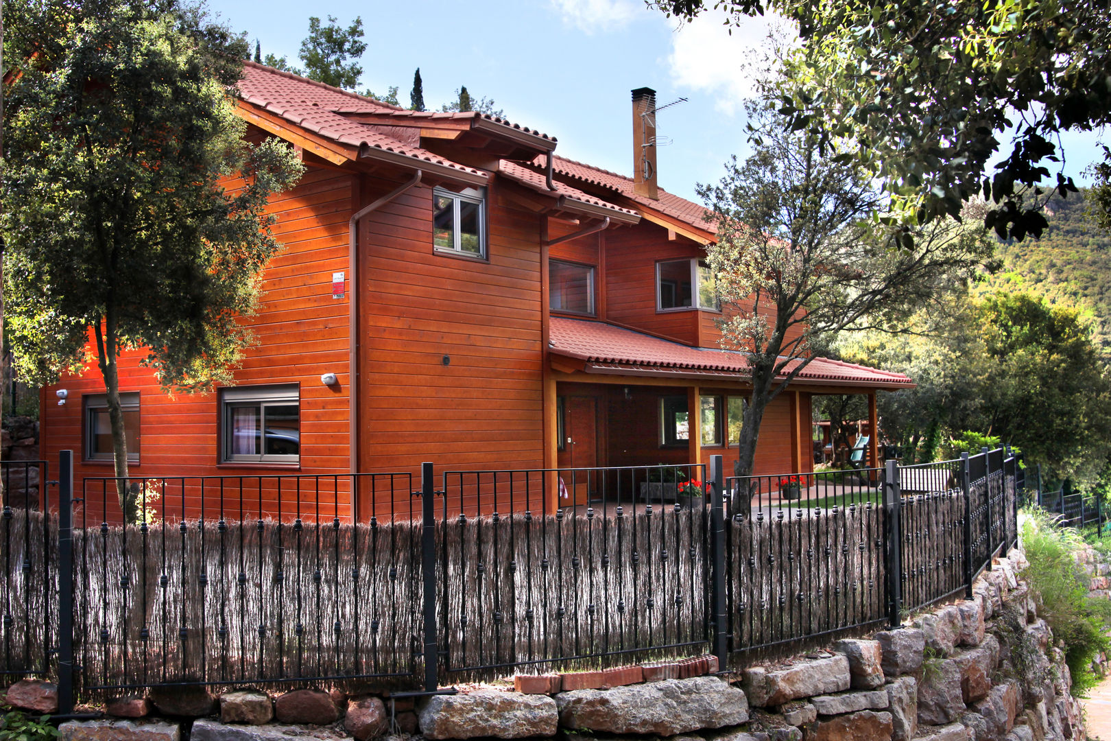 RUSTICASA | Casa em La Garriga | Barcelona, RUSTICASA RUSTICASA منزل خشبي خشب نقي Multicolored