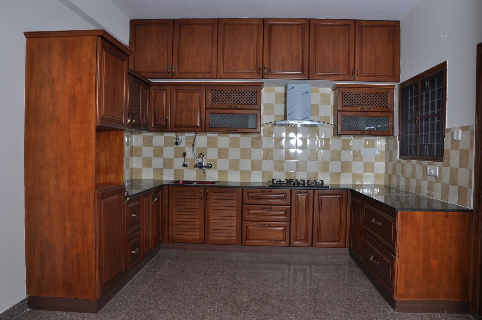 U Shaped Modular Kitchen Bangalore homify Asian style kitchen Plywood
