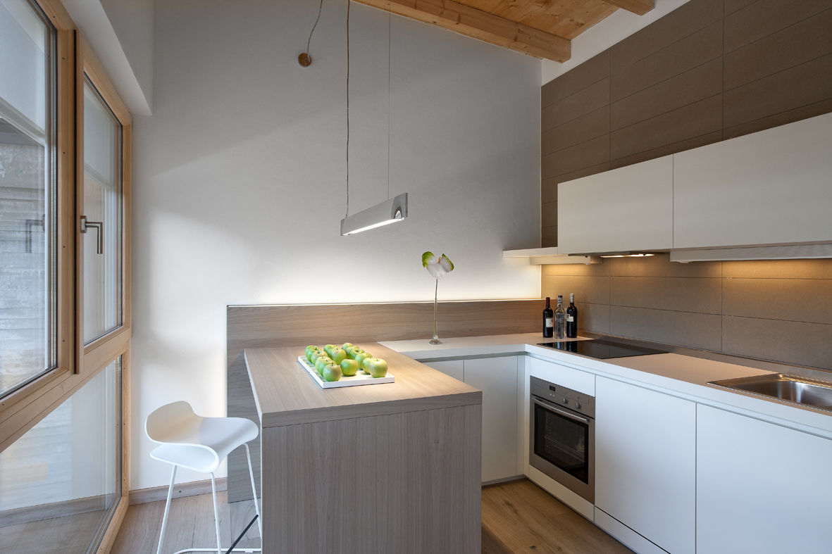 Casa Campione Borca di Cadore, Luisa Fontanella architetto Luisa Fontanella architetto Modern Kitchen